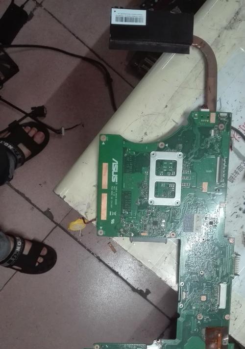 华硕E502MA拆机详细教程（教你一步步拆解华硕E502MA，发现隐藏在机身中的秘密）